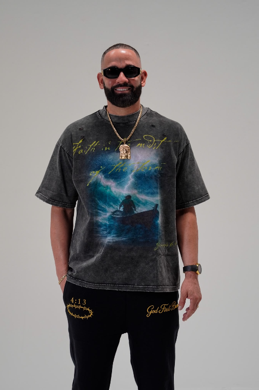 Faith in the middle of the storm | T-SHIRTS